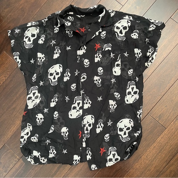 Skull Shirt - Picture 1 of 2